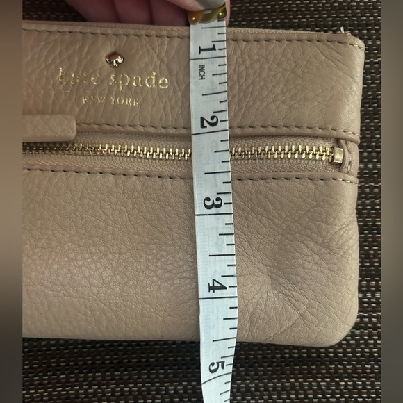 Kate Spade New York small wristlet wallet preloved.